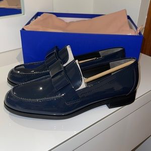 New Stuart Weitzman Navy Patent Loafers with Bows 😍
